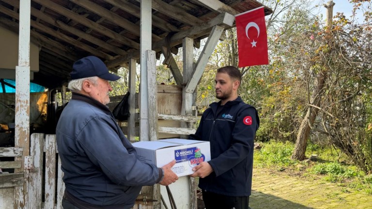 Kocaeli’de ihtiyaç sahiplerine sıcak yemek desteği