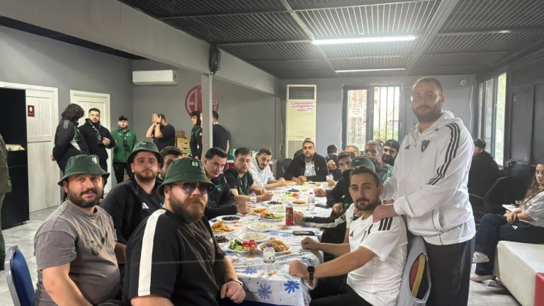 Kocaelispor taraftarı Antalya’ya çıkarma yaptı