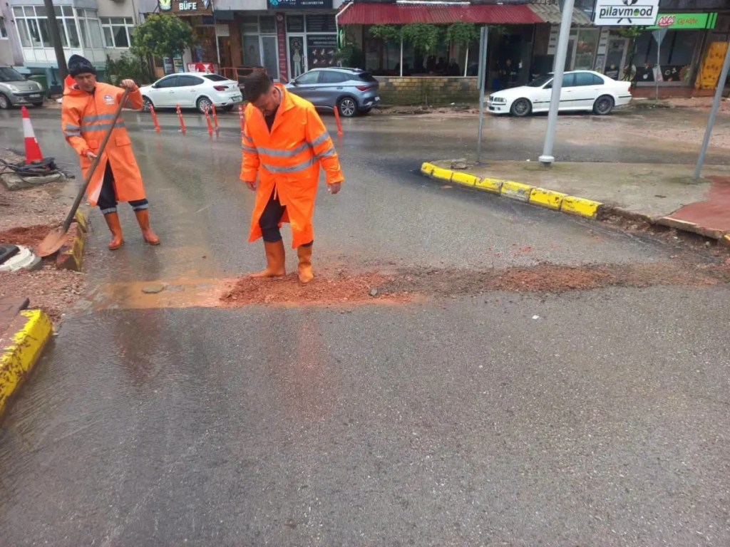 Körfez'de sağanak mesaisi sürüyor - 3. görsel