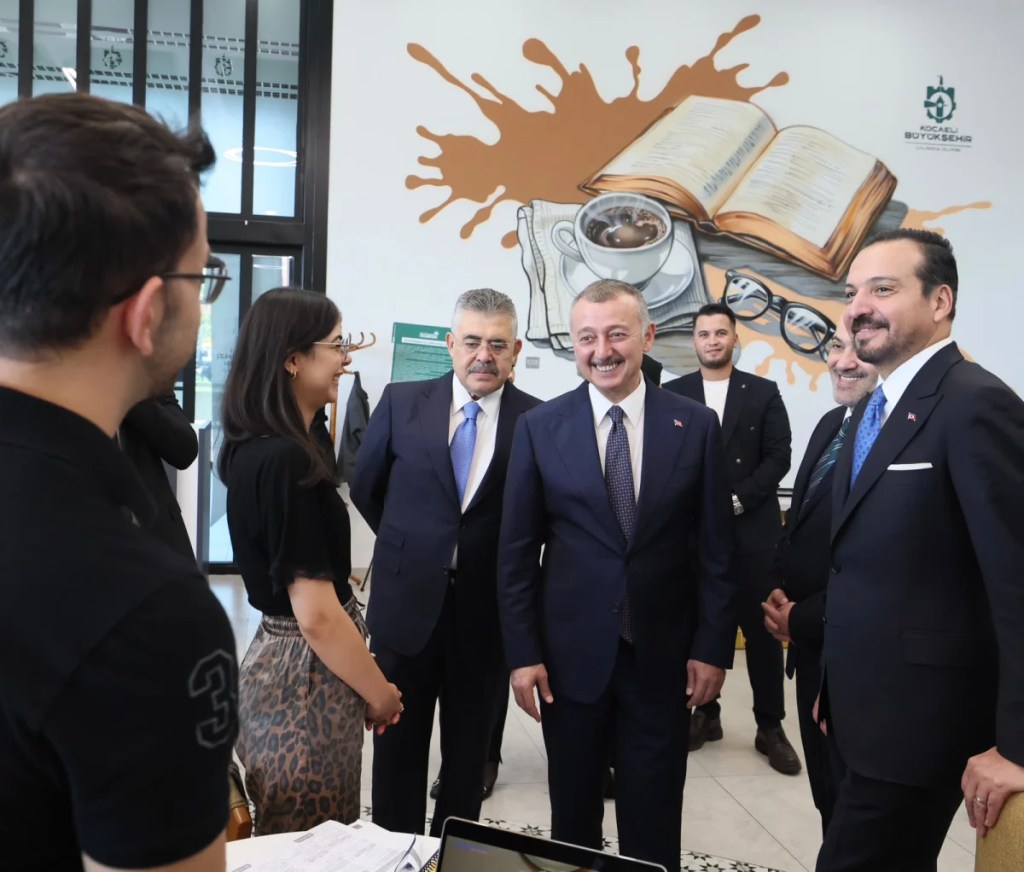 Kürşad Zorlu'dan Tahir Büyükakın'a övgü - 2. görsel