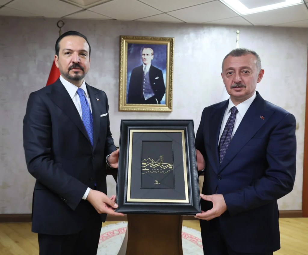 Kürşad Zorlu'dan Tahir Büyükakın'a övgü - 3. görsel