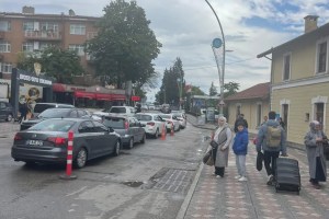 Marmaray istasyonu önünde trafik çilesi!