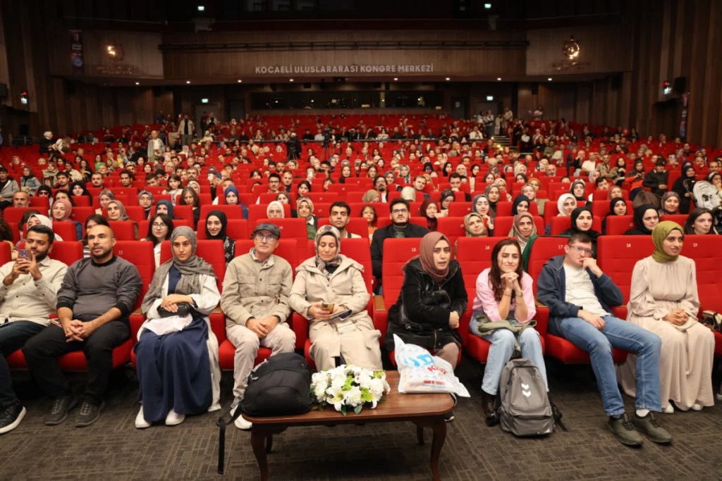 Nurullah Genç Kocaeli Kitap Fuarı'nda konuştu - 2. görsel