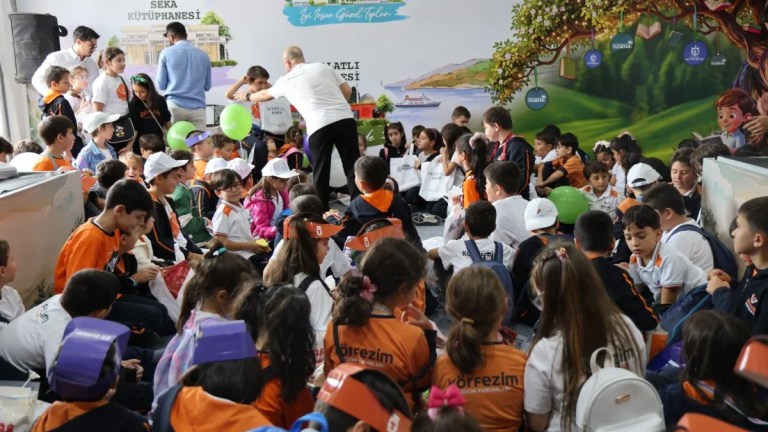 Öğrenciler Kocaeli Kitap Fuarı’na akın etti