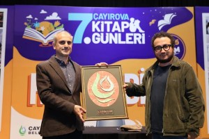 Oytun Erbaş Çayırova’da okurlarıyla buluştu