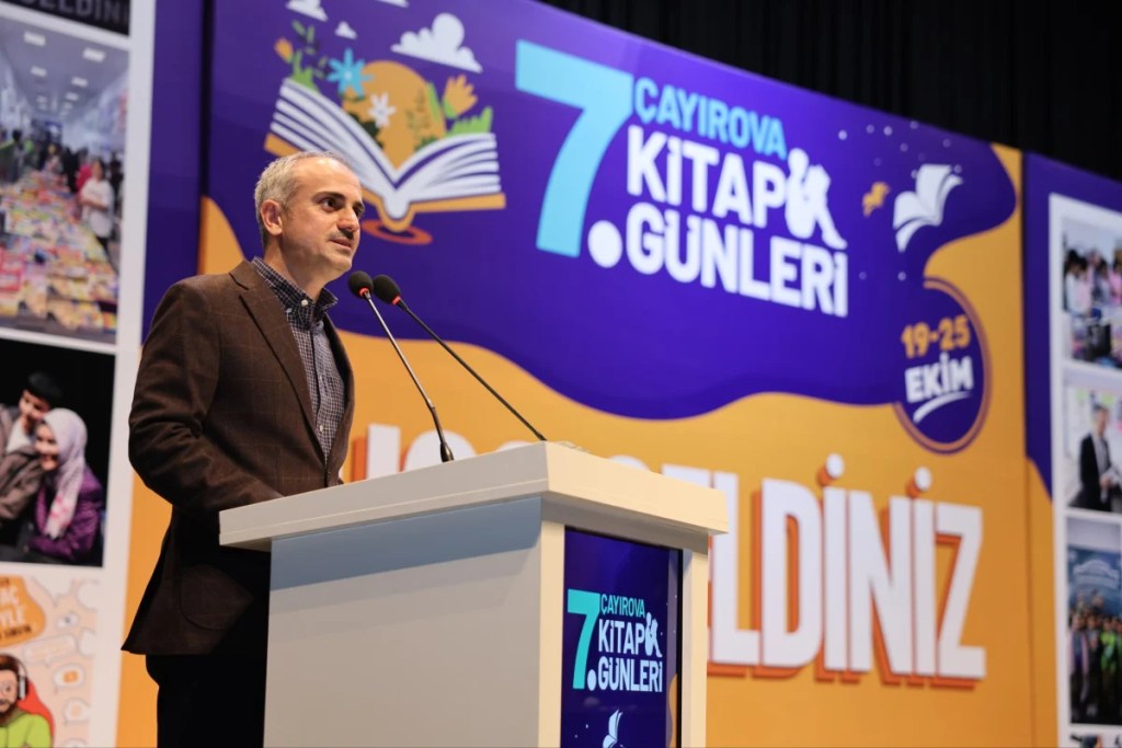 Oytun Erbaş Çayırova'da okurlarıyla buluştu - 3. görsel