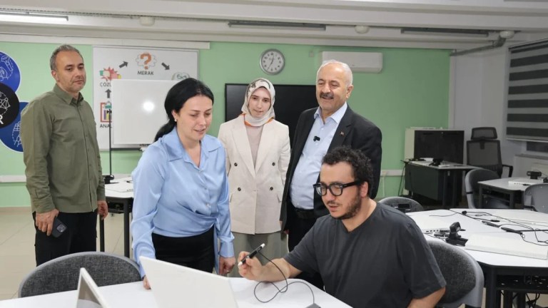 Oytun Erbaş Gebze’de gençlerle buluştu