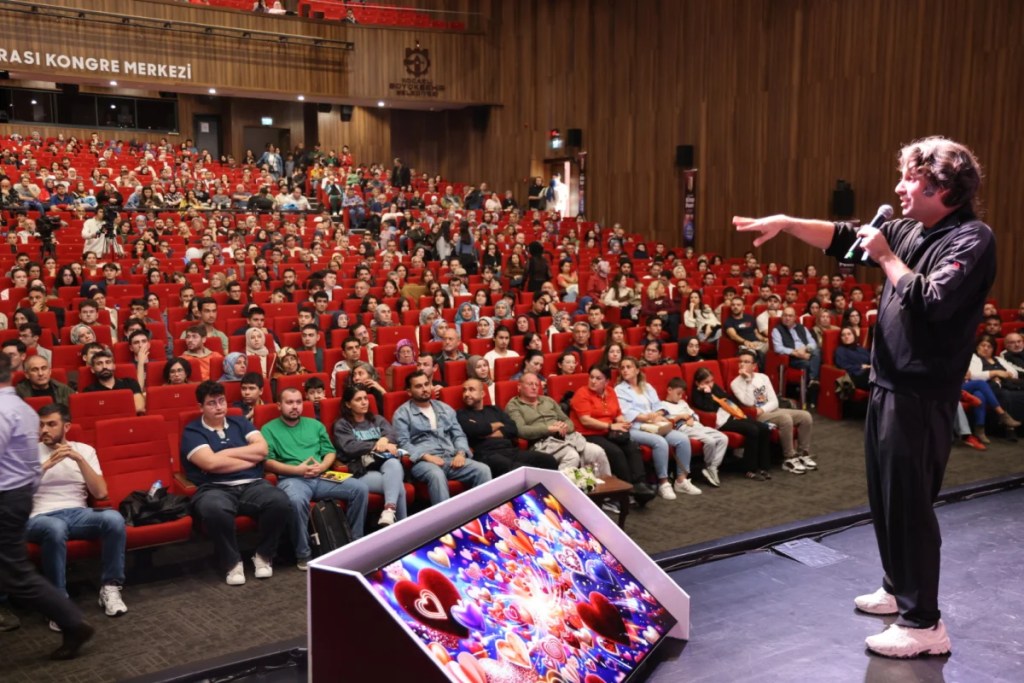 Özkara yapay zekanın etkilerini anlattı - 2. görsel