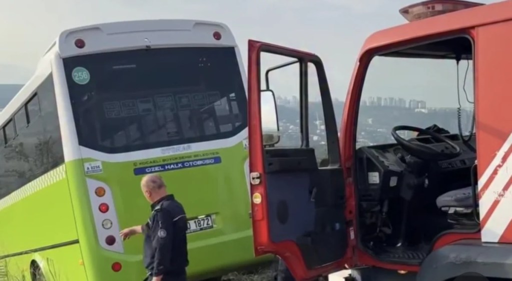 Park ettiği otobüsün altında kalan sürücü can verdi!