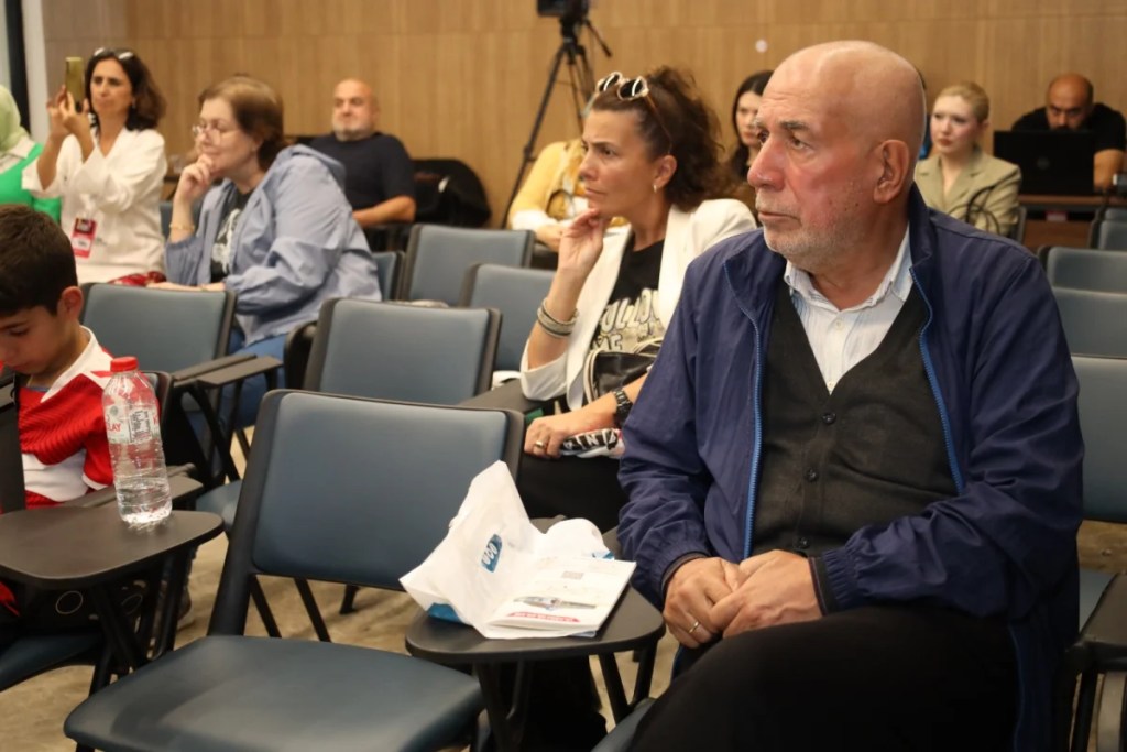 Paternostro tarih ve roman bağını anlattı