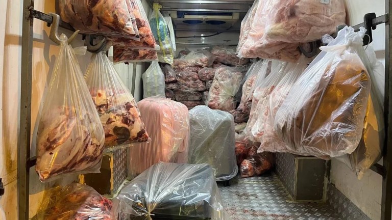 Sapanca’da kamyonetten tonlarca kaçak et çıktı!