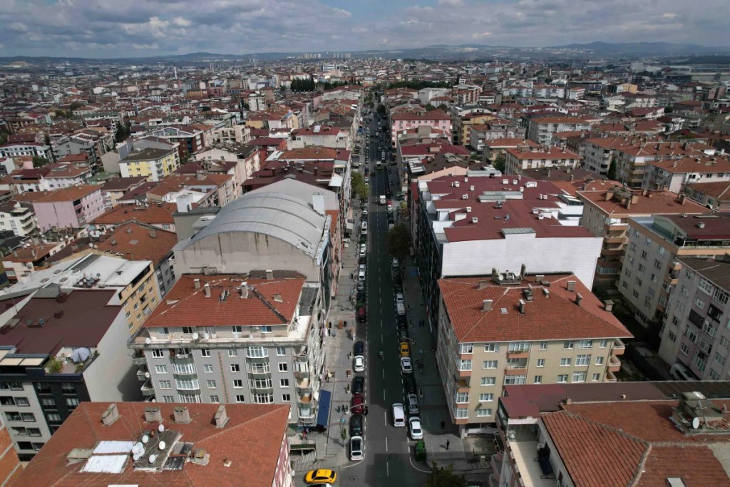 Şehit Numan Dede Caddesi baştan aşağı yenilendi - 2. görsel