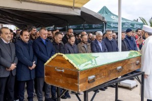 Sele kapılan eski muhtar toprağa verildi