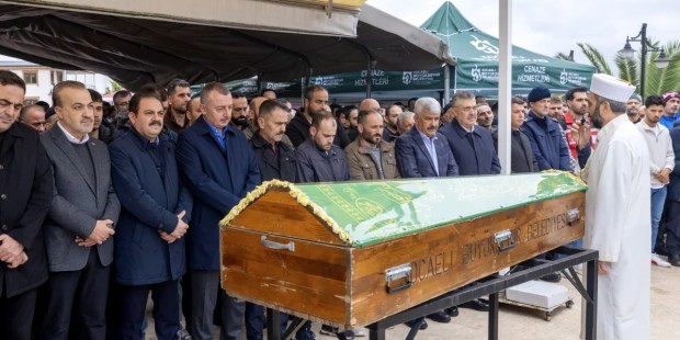 Sele kapılan eski muhtar toprağa verildi