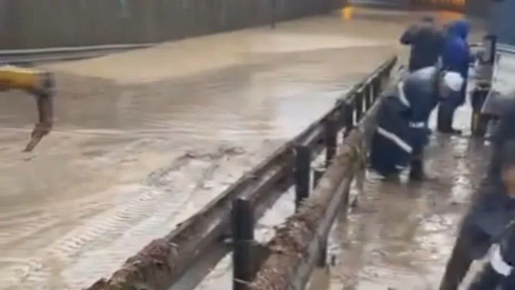 Seymen Battı Çıktı Trafiğe Kapatıldı!