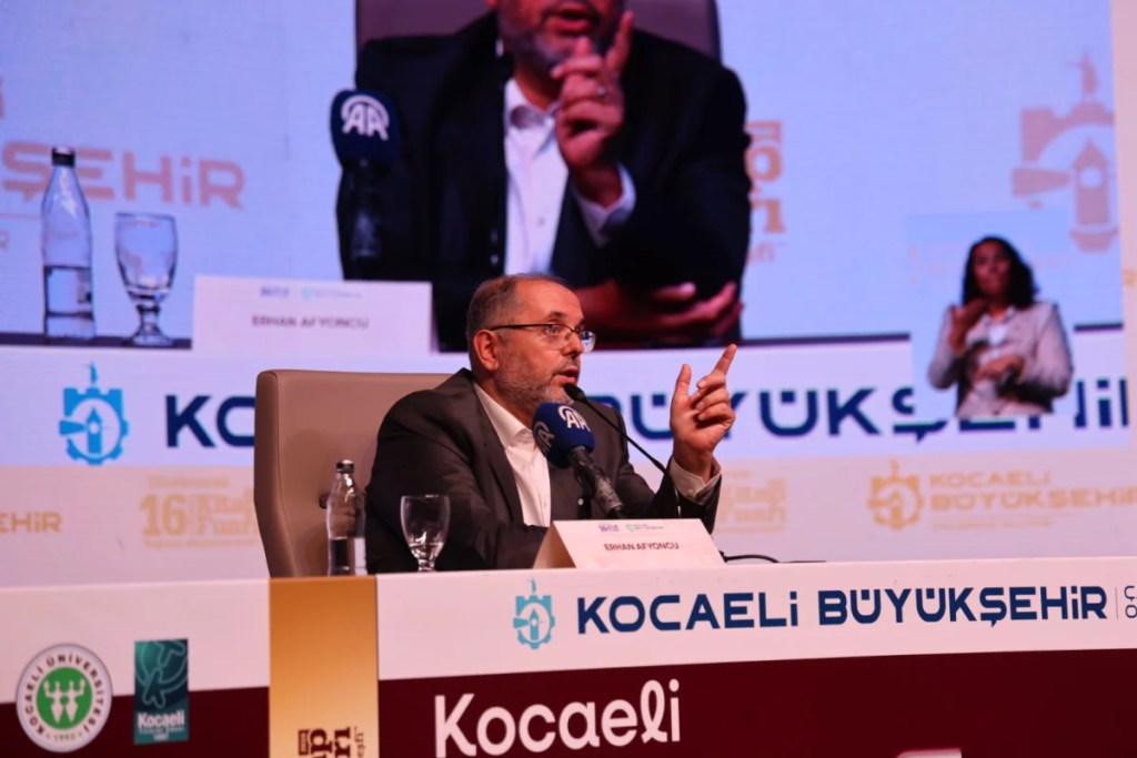 Tarih geleceği inşa etmek için okunmalı