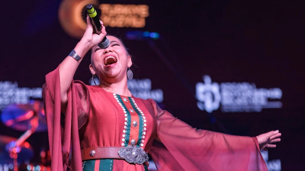 Türk Dünyası Buluşması salona sığmadı