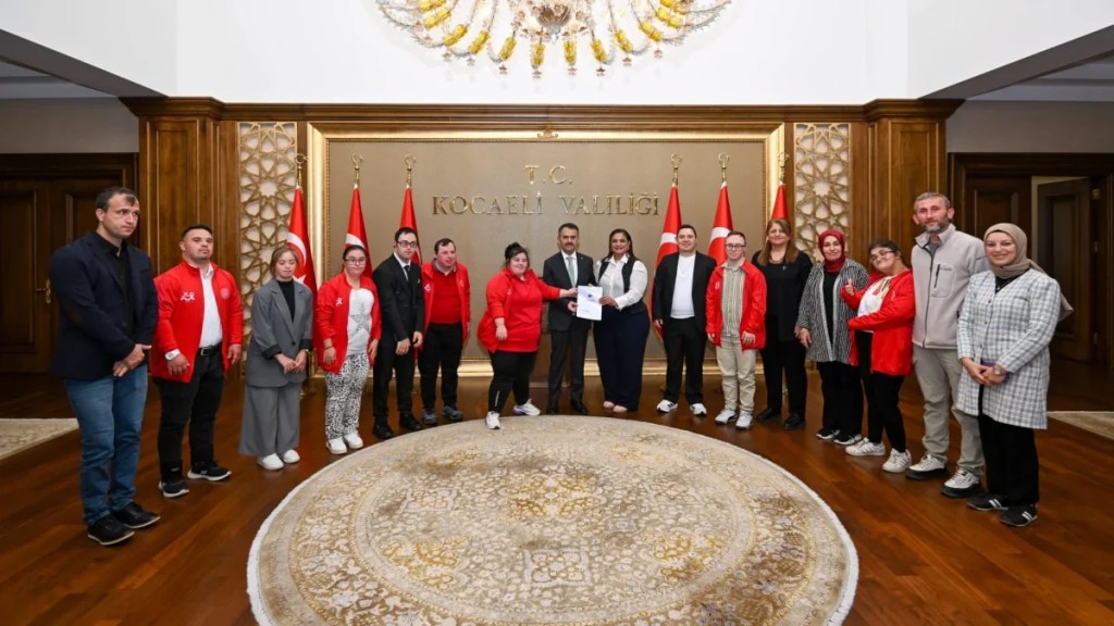 Vali Aktaş dernek heyetini ağırladı
