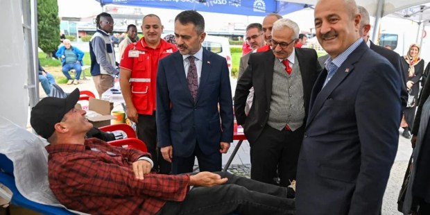 Vali Aktaş Gebze’deki kan bağışına katıldı