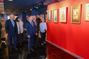 Vali Aktaş geleneksel sanat sergisini gezdi