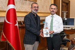 Vali Aktaş’a ‘Aslı Gibidir’ romanı takdim edildi