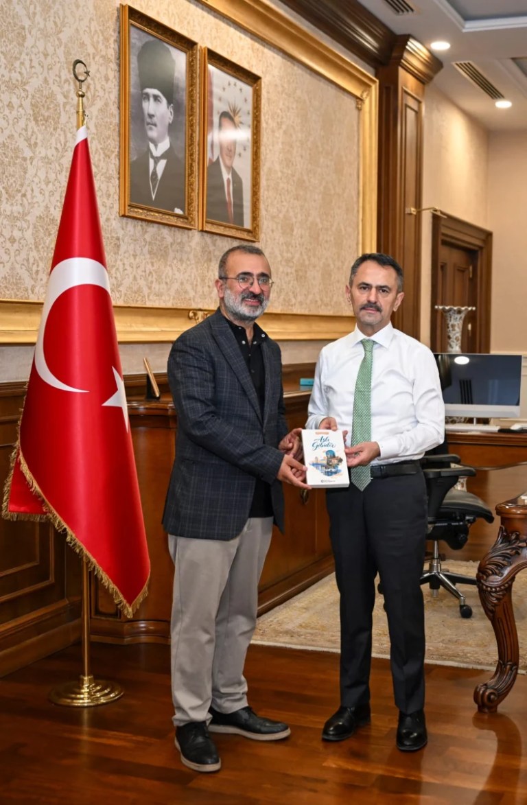 Vali Aktaş'a 'Aslı Gibidir' romanı takdim edildi
