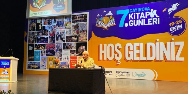 Vehbi Vakkasoğlu kitapseverlerle buluştu