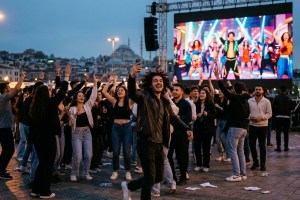 Manifest Tralala ile dünya zirvesinde